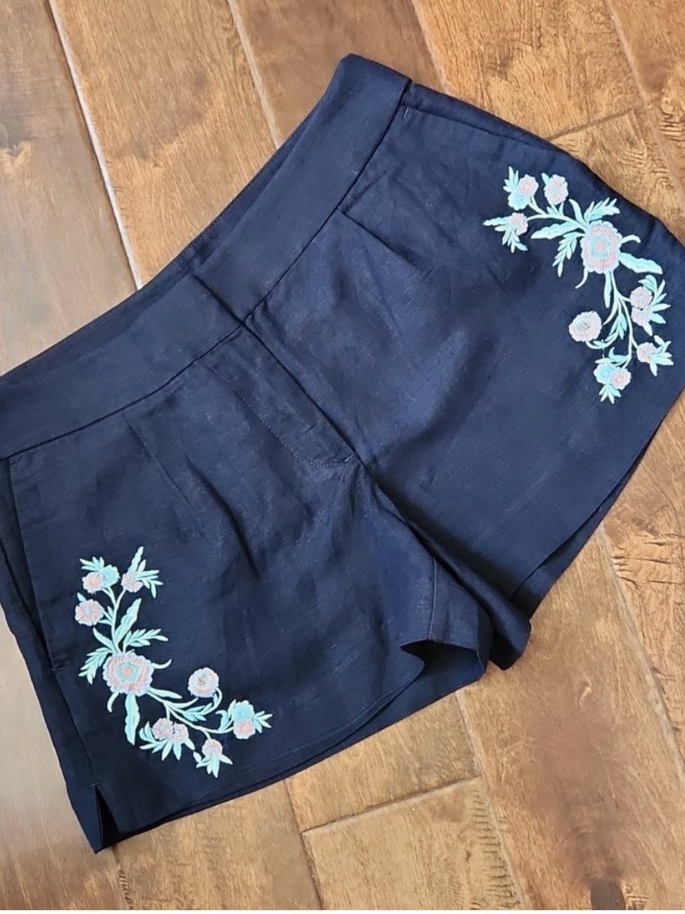 LOFT Linen Navy Floral Embroidered Women’s Shorts
